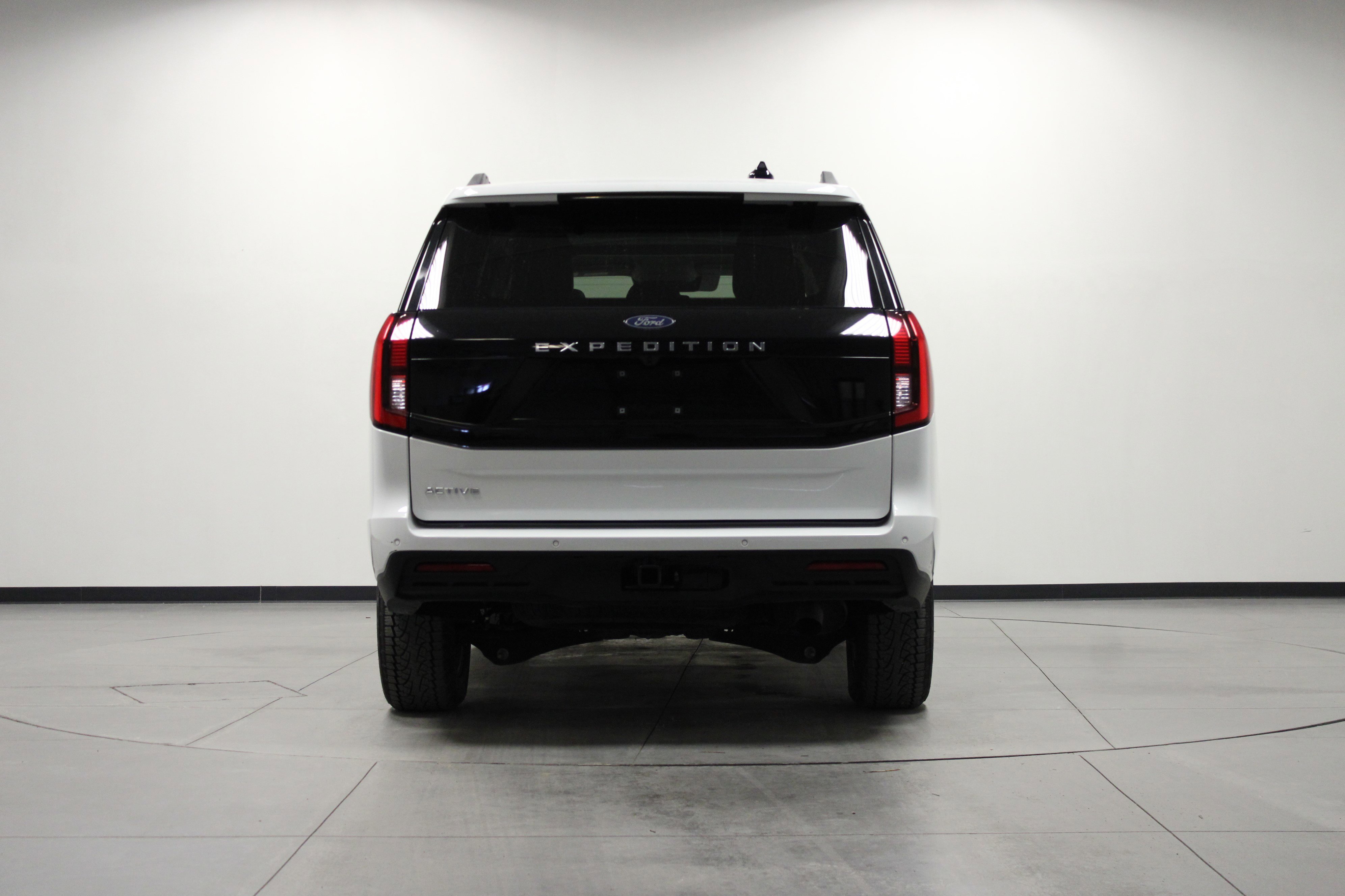 Used 2025 Ford Expedition Active image 5