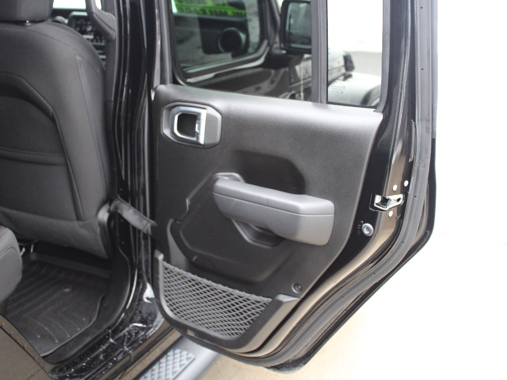 Used 2022 Jeep Gladiator Sport image 9