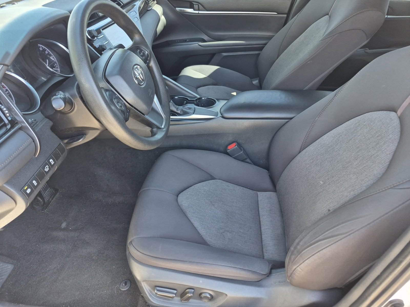 Used 2019 Toyota Camry LE FWD image 16