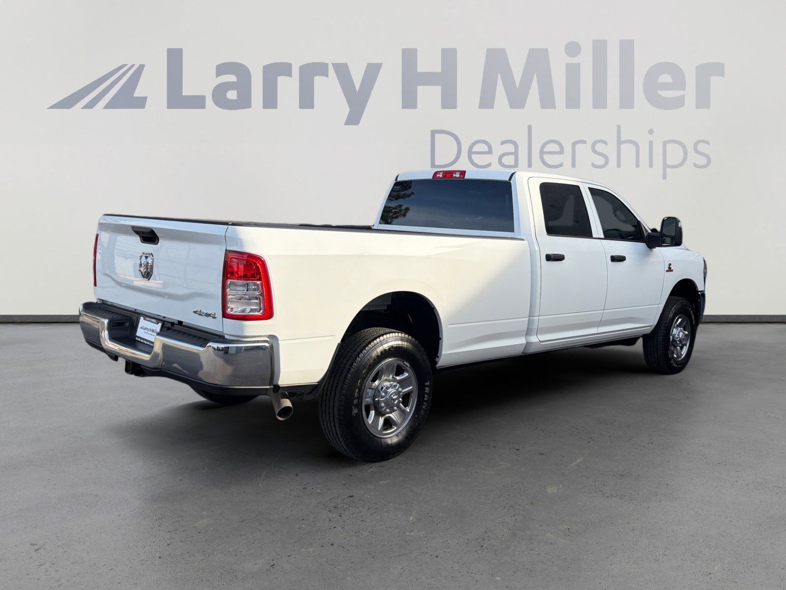 Used 2024 RAM 3500 Tradesman w/ Chrome Appearance Group image 5