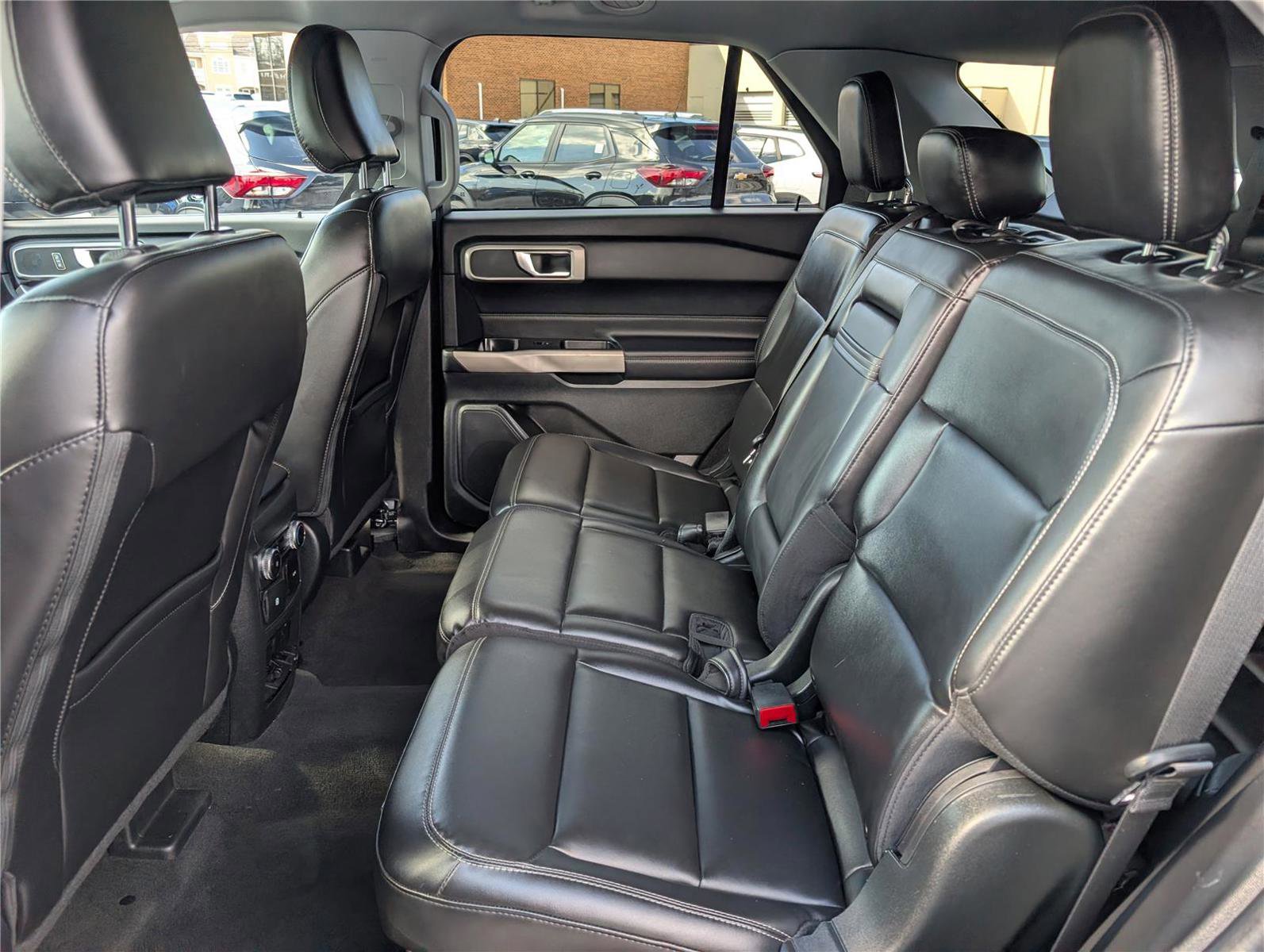 Used 2022 Ford Explorer XLT w/ Equipment Group 202A image 18