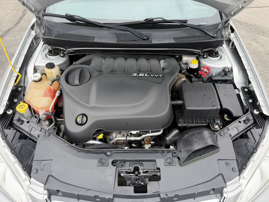 Used 2011 Chrysler 200 Touring FWD image 30