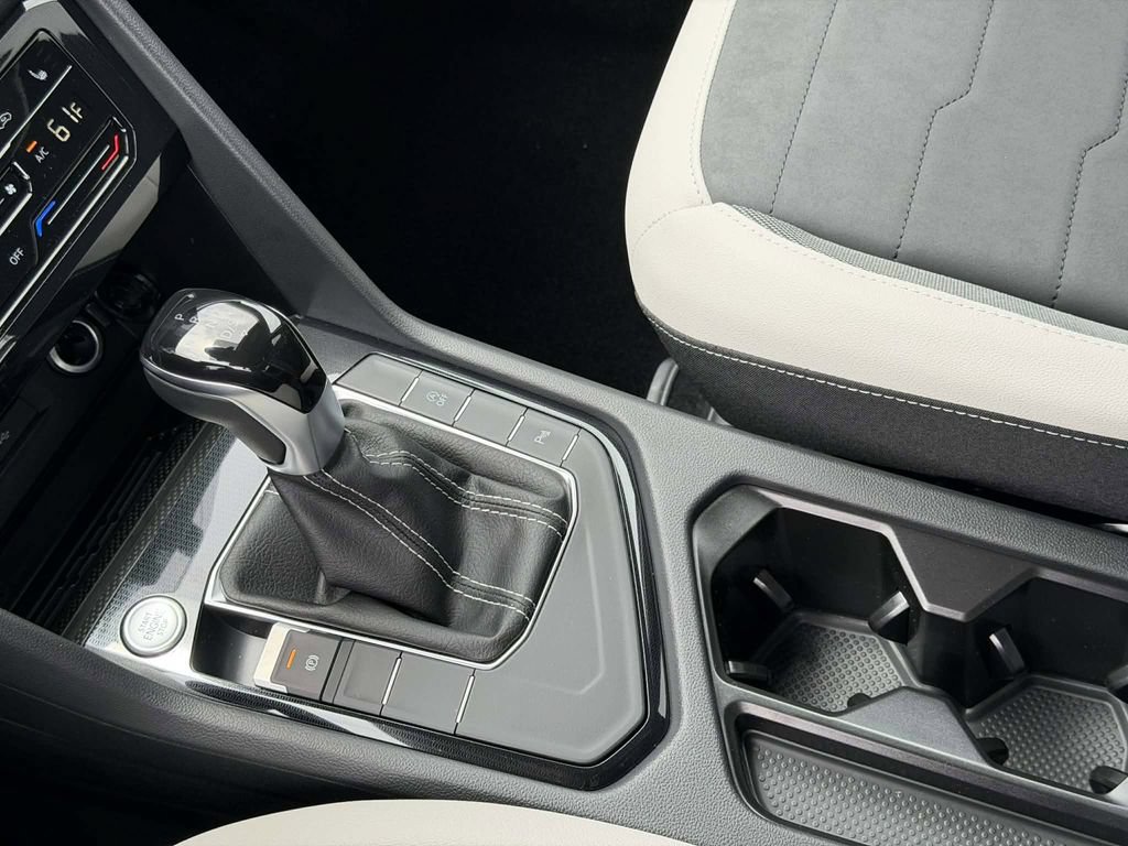 New 2026 Volkswagen Taos SE FWD image 17