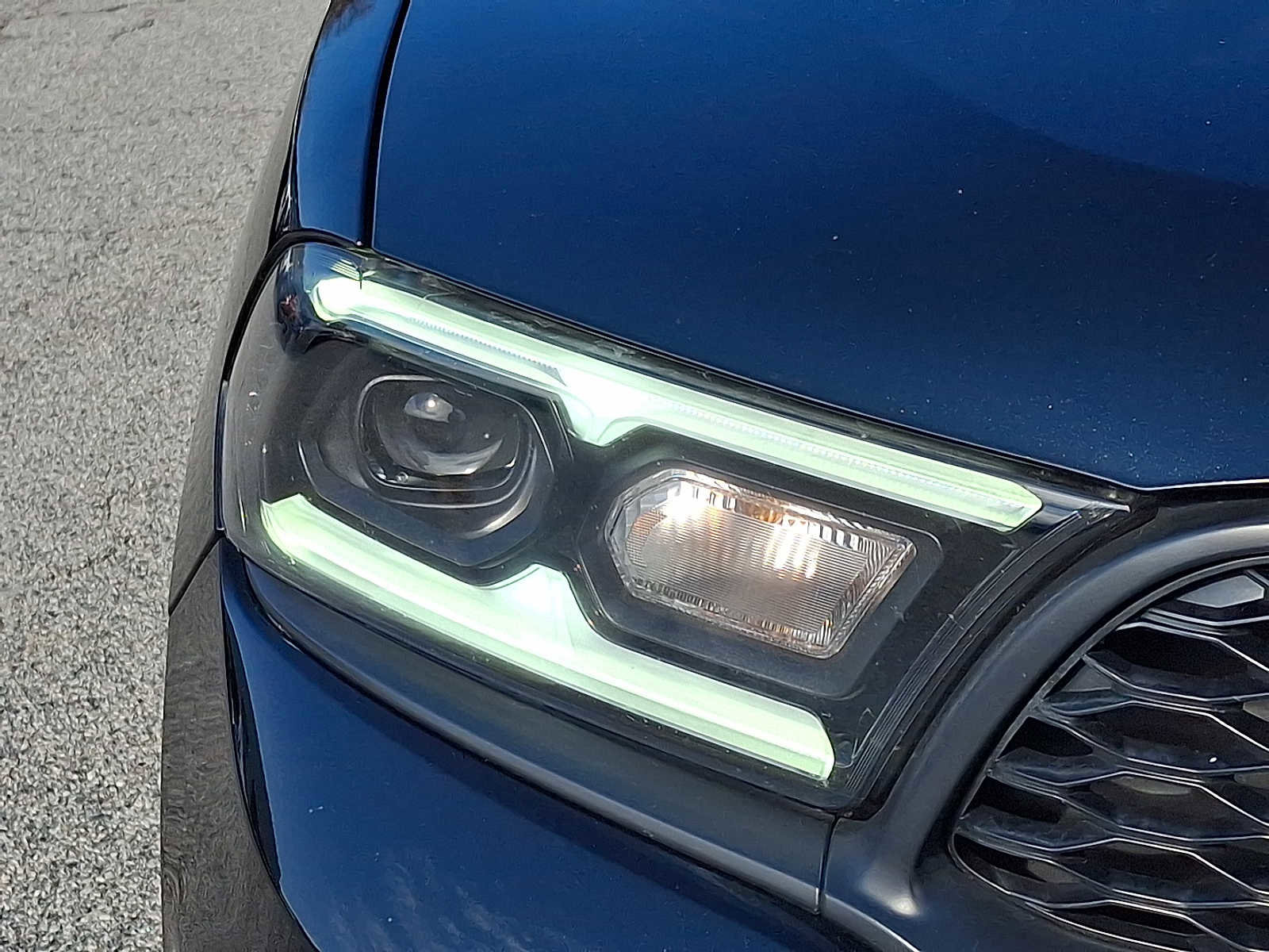 Used 2023 Dodge Durango R/T w/ Hemi Orange Plus Package image 9