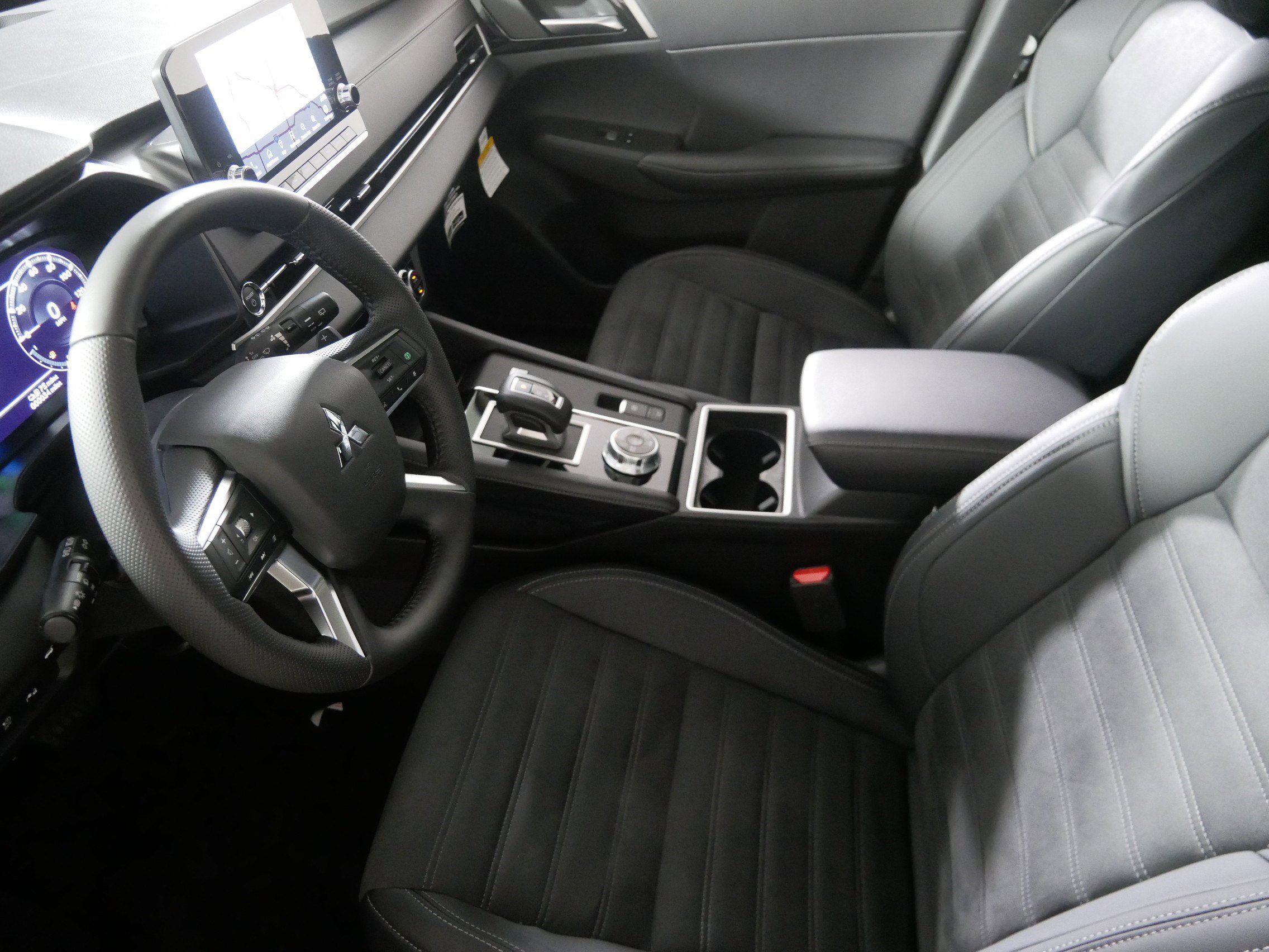 New 2025 Mitsubishi Outlander SE image 4