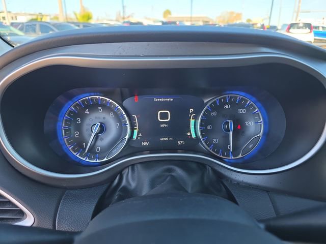 Used 2024 Chrysler Pacifica Touring-L image 35