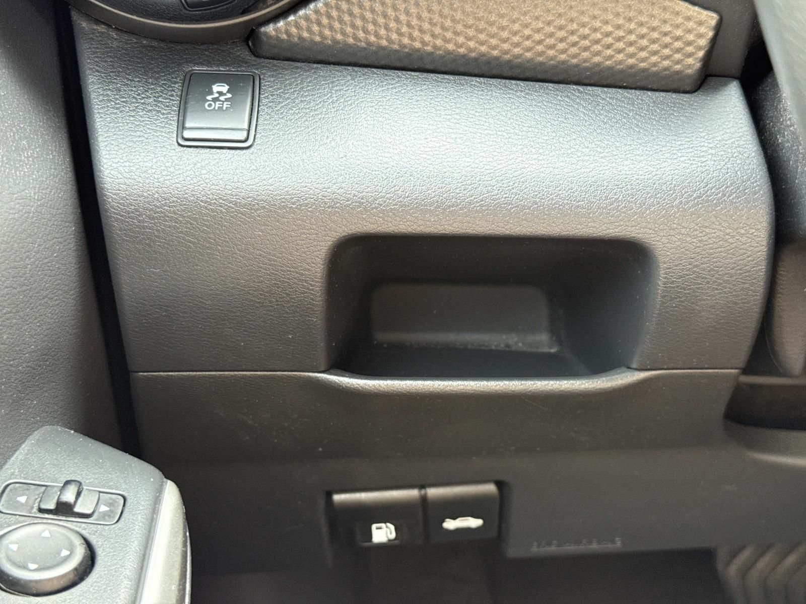 Used 2019 Nissan Kicks SV FWD image 19