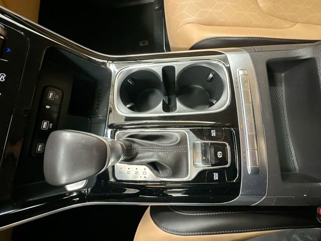 Used 2024 Kia Carnival EX FWD image 22