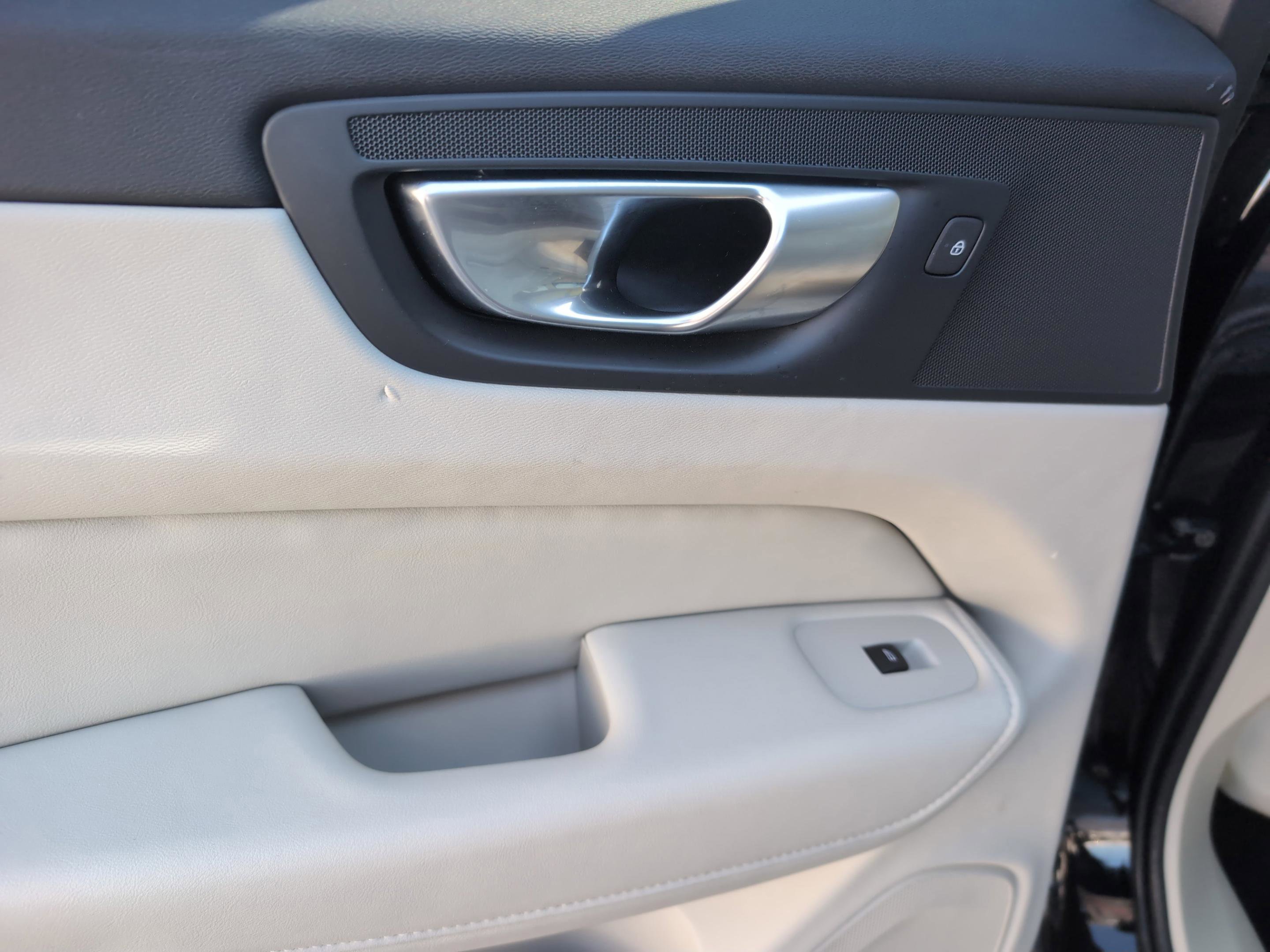 Used 2024 Volvo XC60 T8 Plus w/ Protection Package Premier image 16