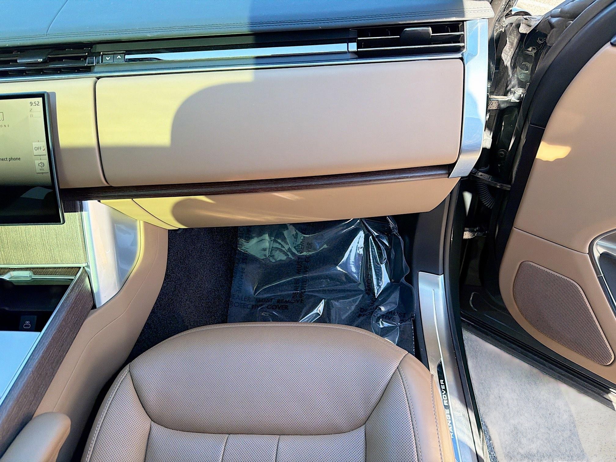 Used 2025 Land Rover Range Rover SE image 17