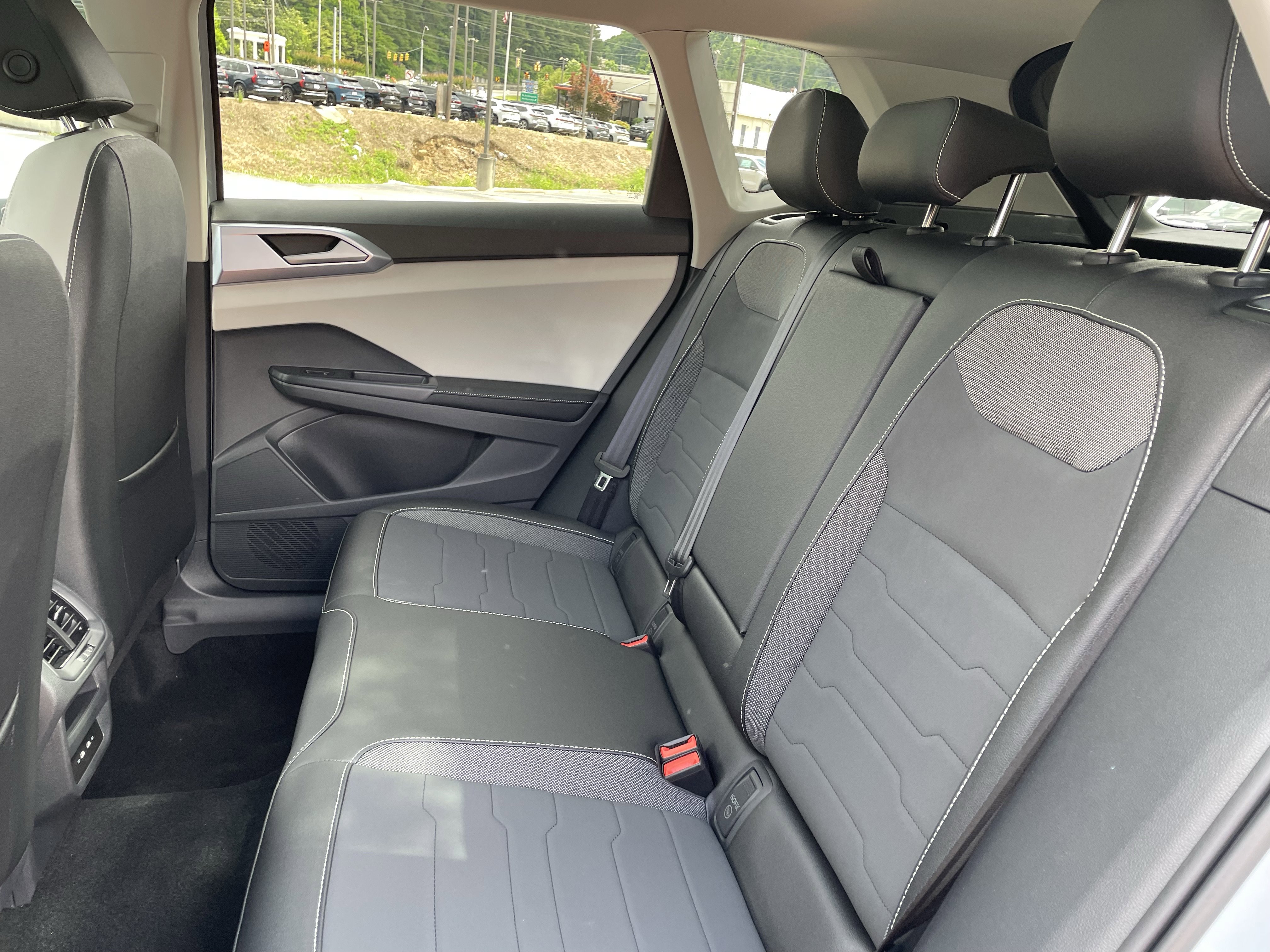 New 2026 Volkswagen Taos SE FWD image 11