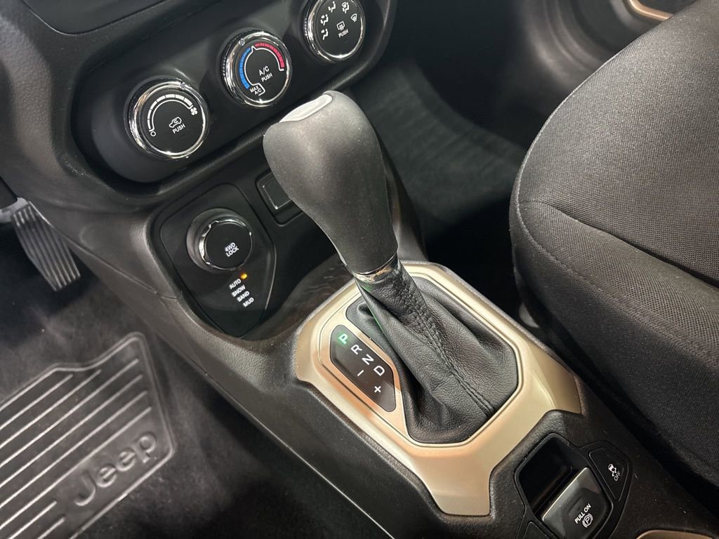 Used 2017 Jeep Renegade Latitude image 17