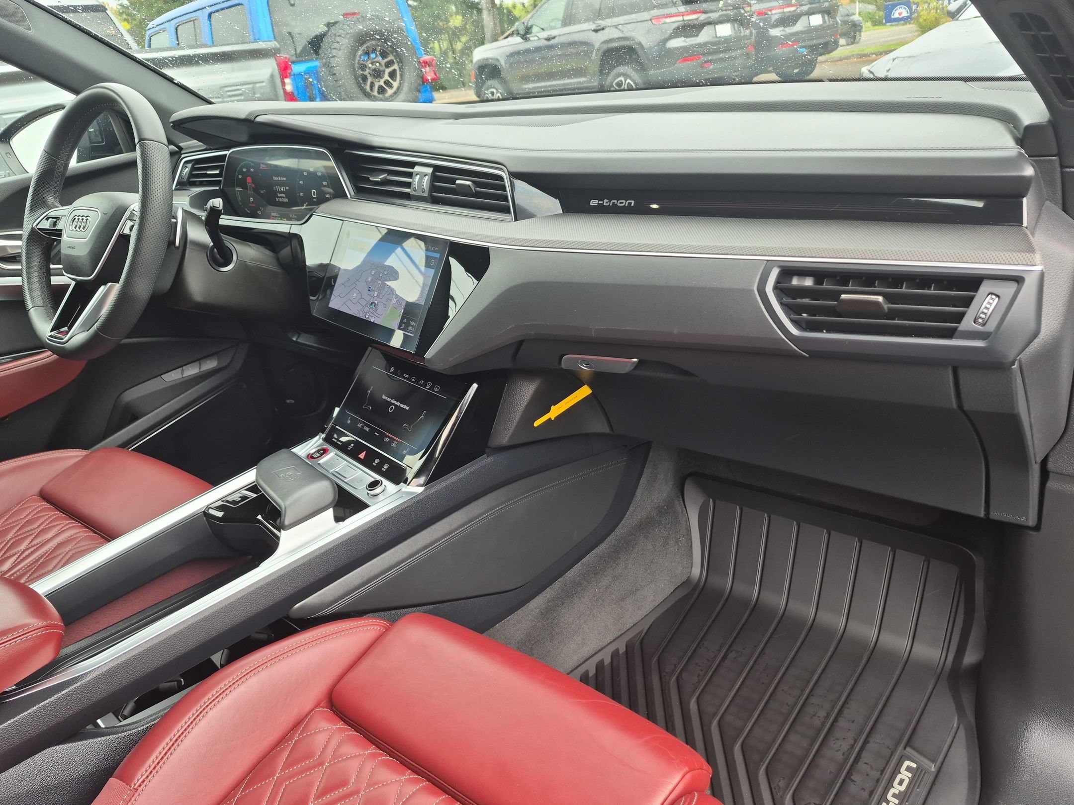 Used 2024 Audi Q8 e-tron Prestige w/ Prestige Package AWD/4WD image 31