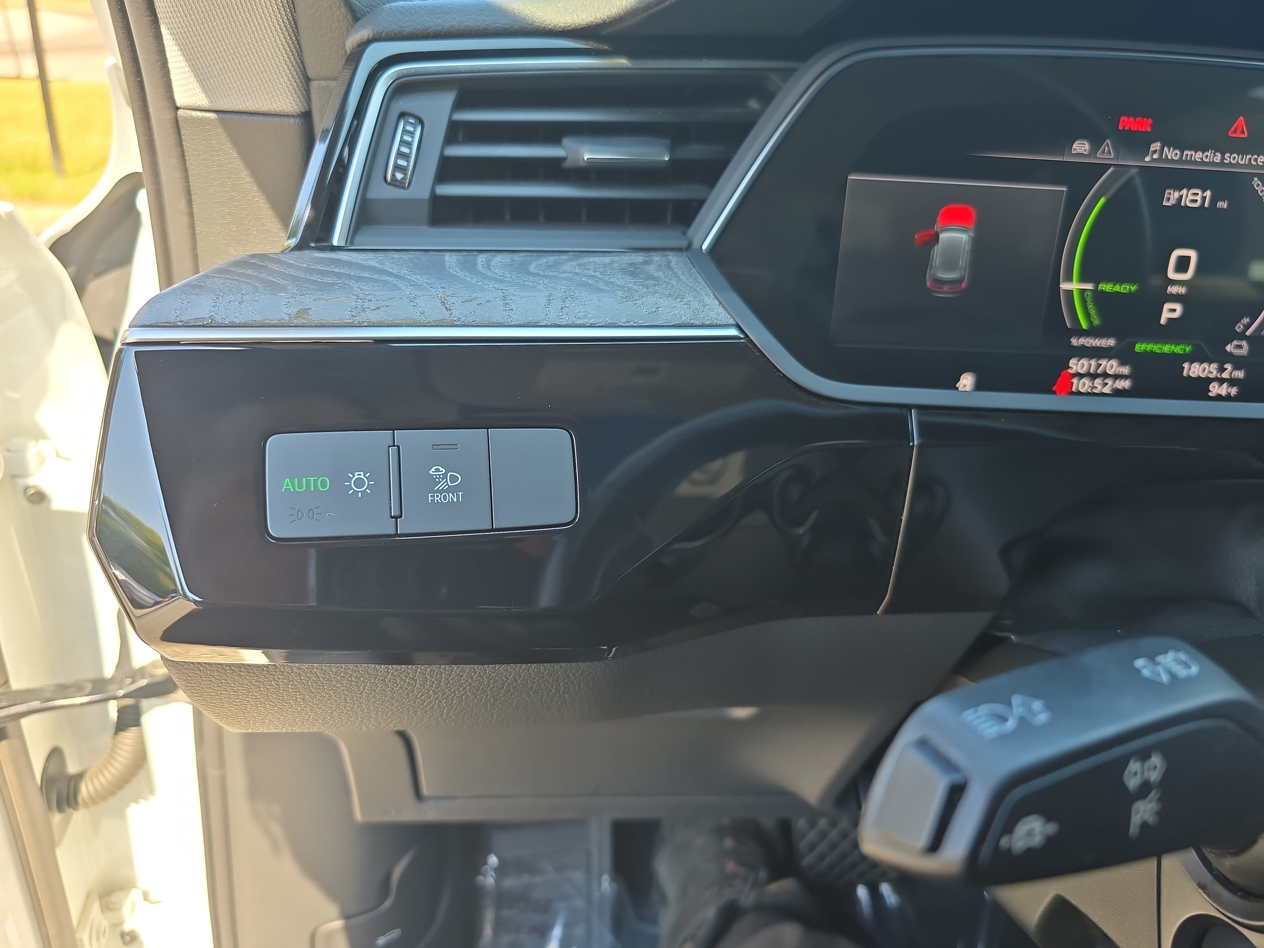 Used 2021 Audi e-tron Premium w/ Towing Package AWD/4WD image 22