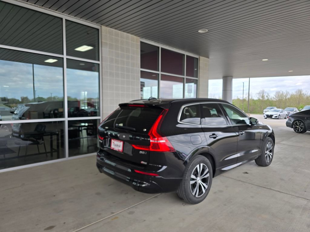 Used 2023 Volvo XC60 B5 Core AWD/4WD image 9
