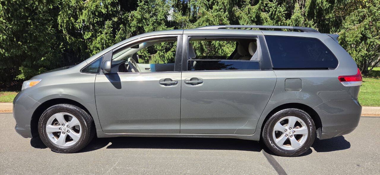 Used 2011 Toyota Sienna LE FWD image 7