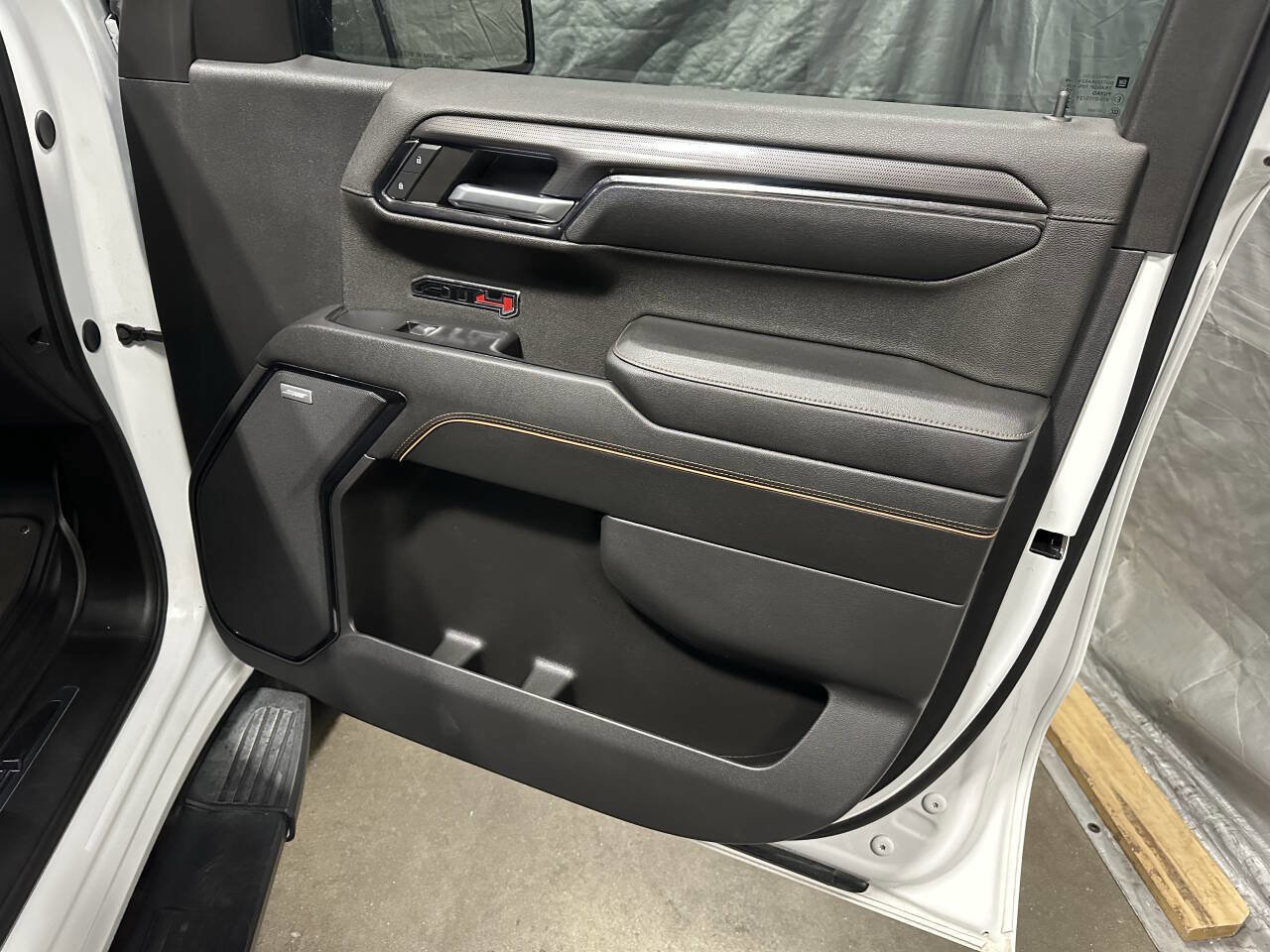 Used 2024 GMC Sierra 1500 AT4 w/ Technology Package image 7