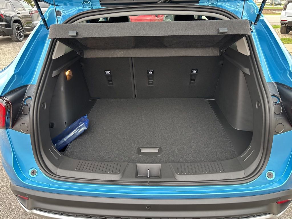 New 2026 Chevrolet Trax LT w/ Sunroof Package FWD image 8