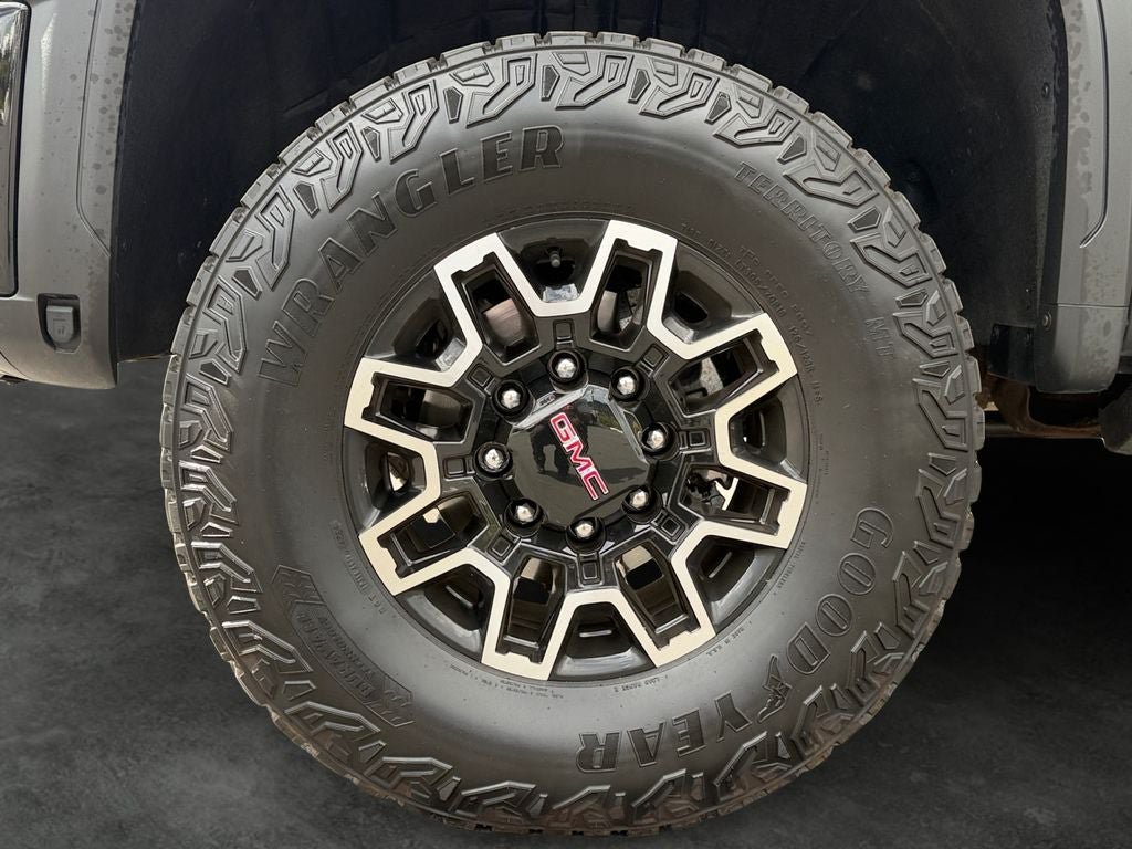 Used 2025 GMC Sierra 2500 AT4X AWD/4WD image 4
