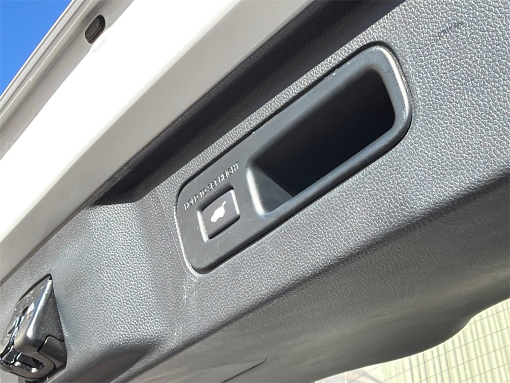 Used 2024 Honda Pilot Touring image 10