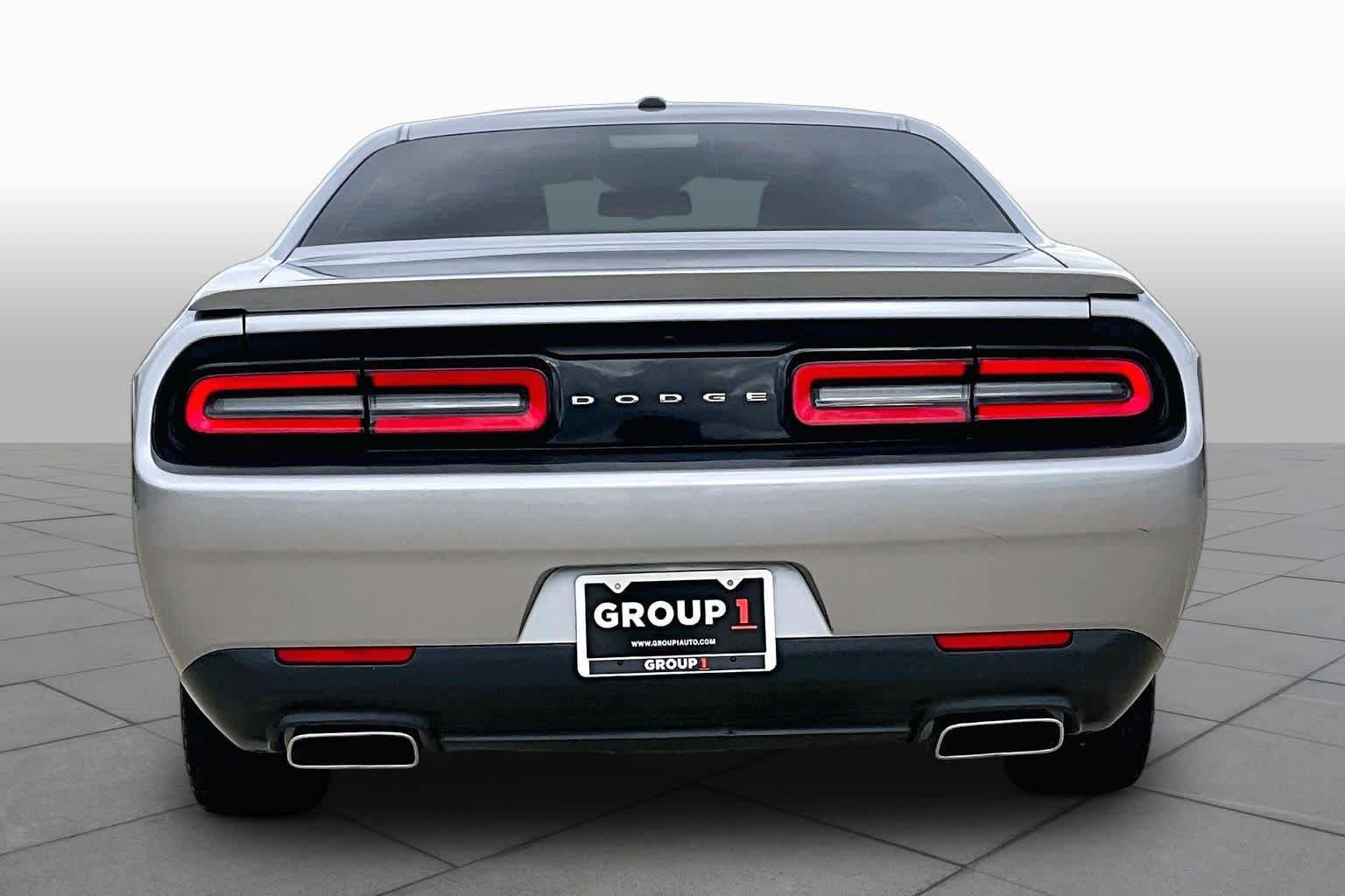 Used 2016 Dodge Challenger R/T RWD image 5