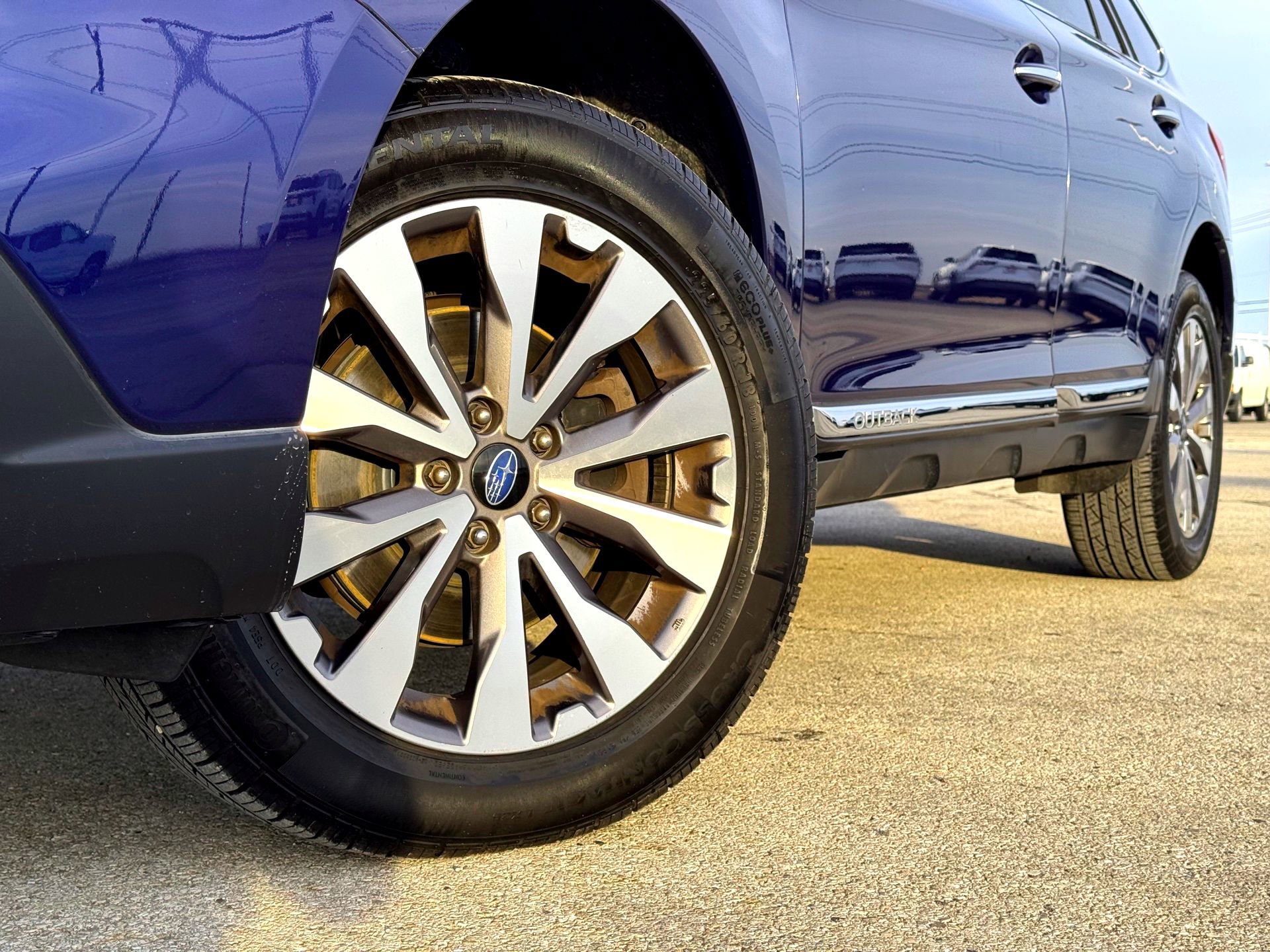 Used 2017 Subaru Outback 3.6R Touring image 2