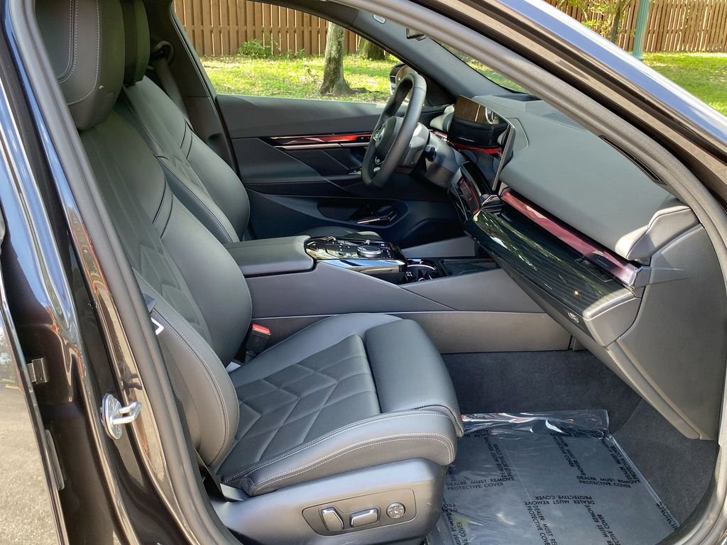 Used 2025 BMW i5 eDrive40i w/ Premium Package image 38