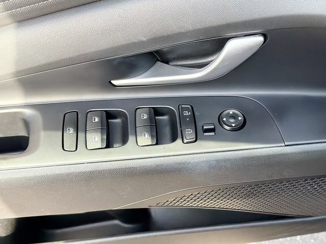 Certified 2025 Hyundai Elantra SEL FWD image 18