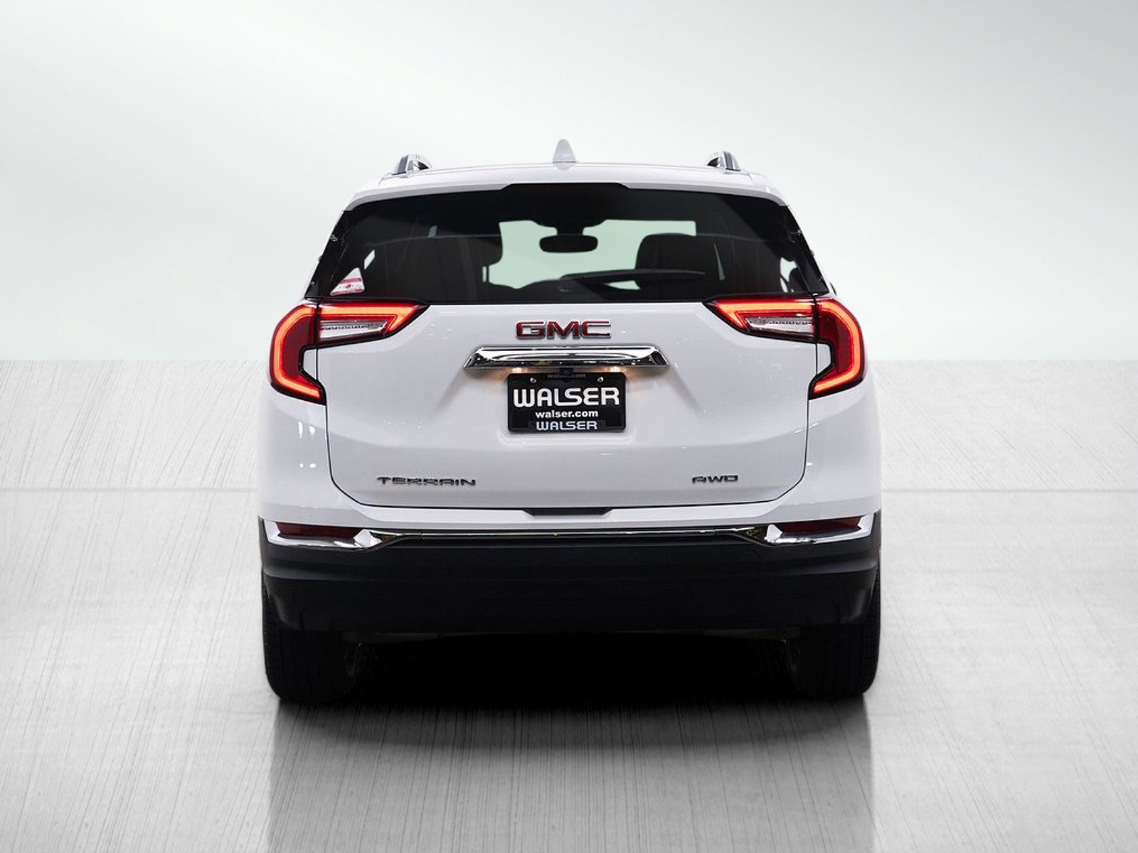 Used 2024 GMC Terrain SLT image 4