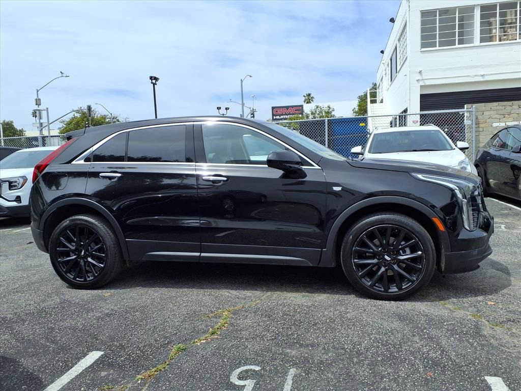 Used 2023 Cadillac XT4 Luxury w/ Cold Weather Package FWD image 4