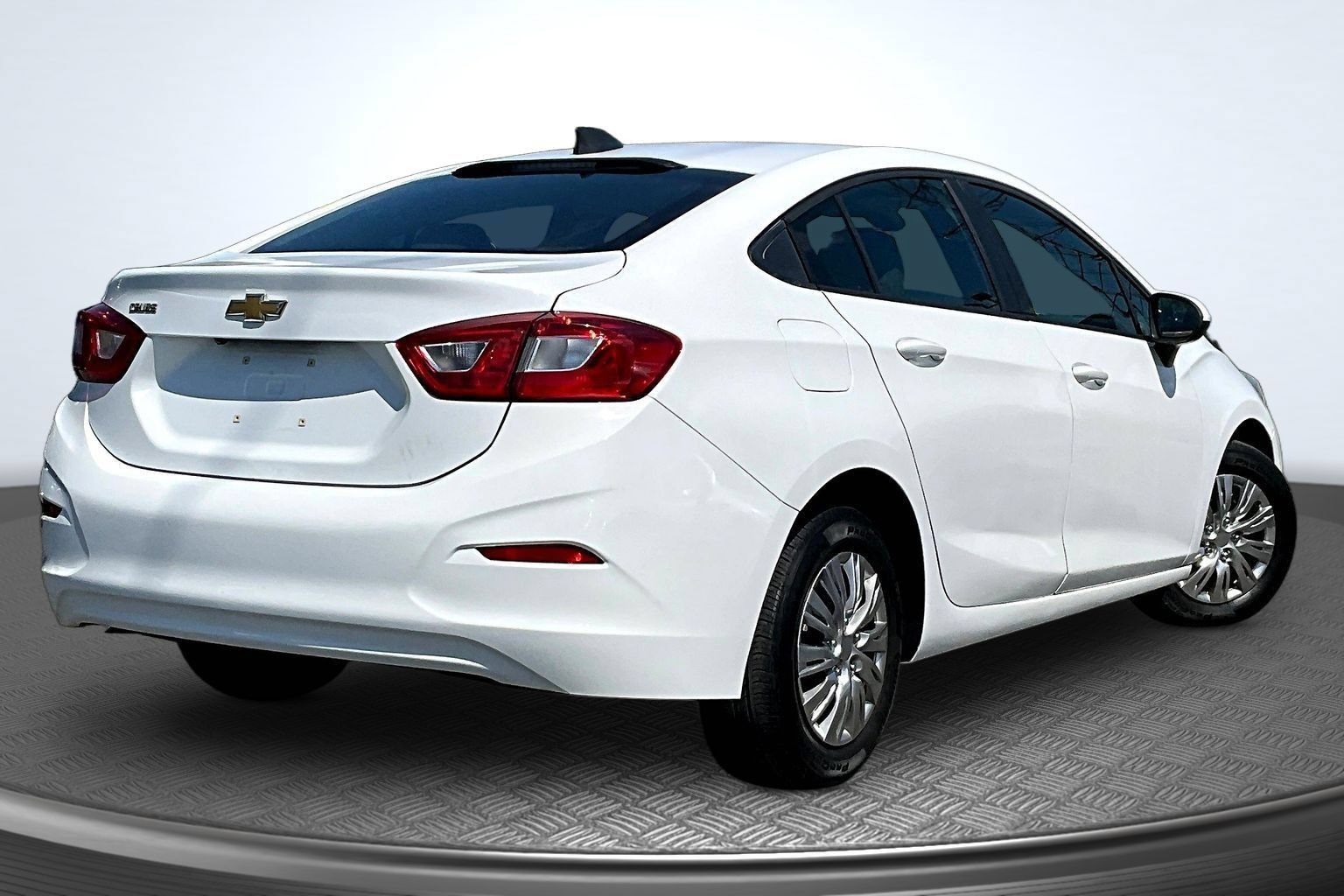 Used 2018 Chevrolet Cruze LS FWD image 6