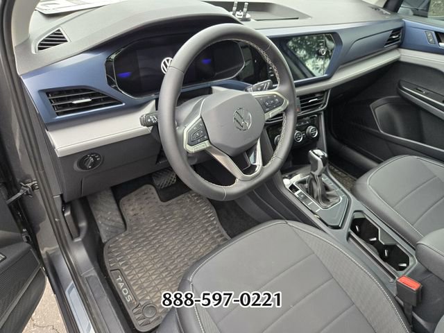 Used 2024 Volkswagen Taos SE w/ Panoramic Sunroof Package FWD image 2