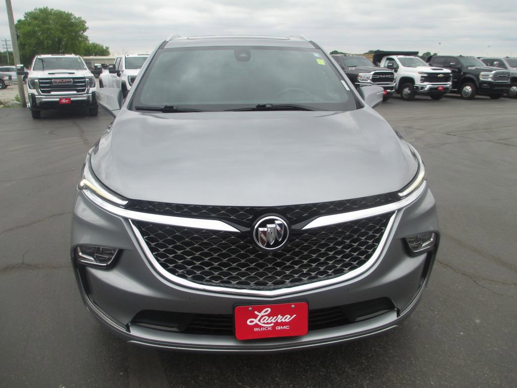 Used 2023 Buick Enclave Avenir w/ Avenir Technology Package AWD/4WD image 13