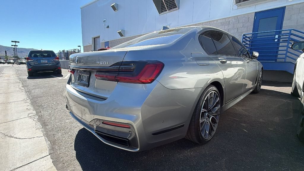 Used 2022 BMW 750i xDrive w/ Executive Package AWD/4WD image 2