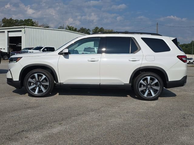 Used 2025 Honda Pilot Touring image 2