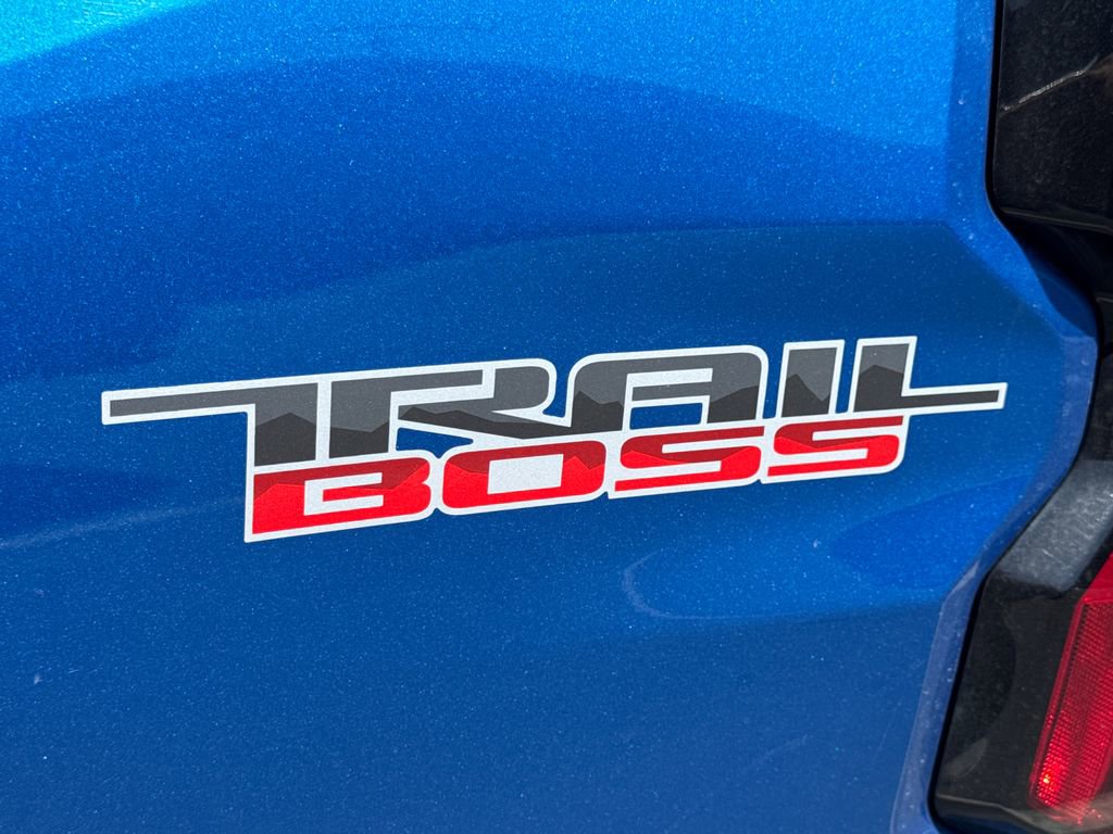 Used 2023 Chevrolet Colorado Trail Boss w/ Technology Package AWD/4WD image 17
