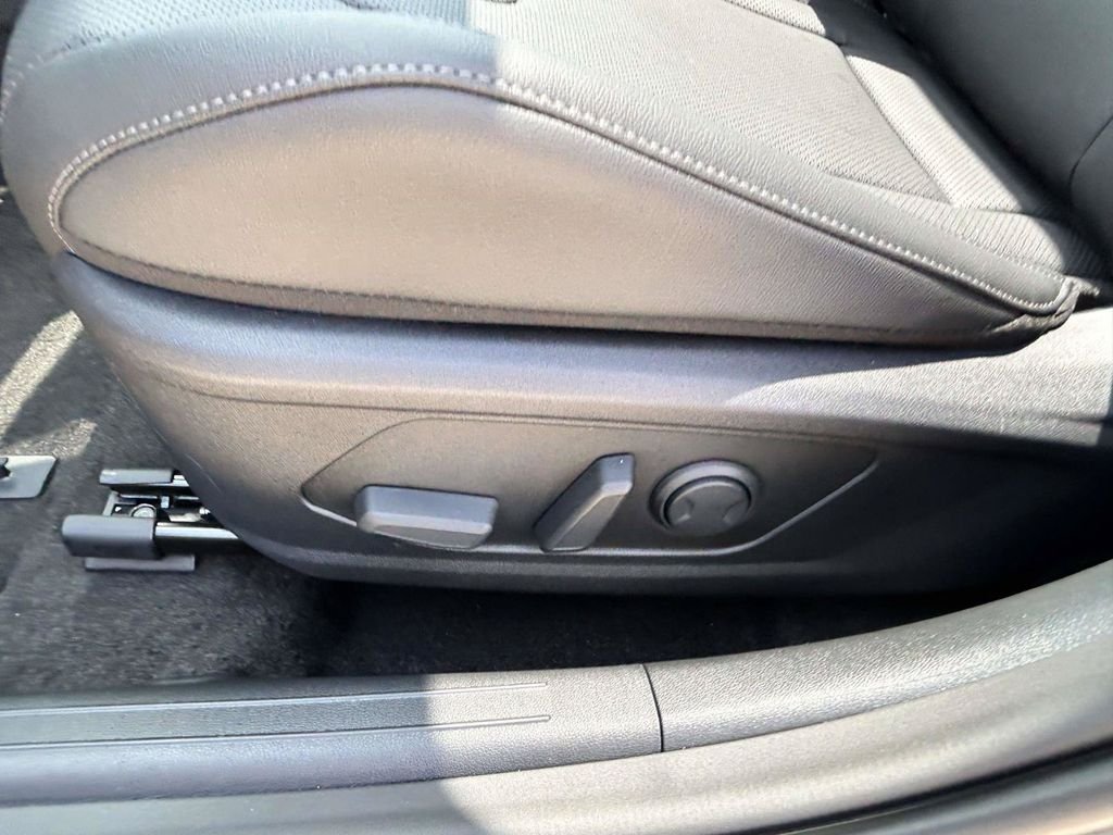New 2026 Hyundai Elantra Limited FWD image 14