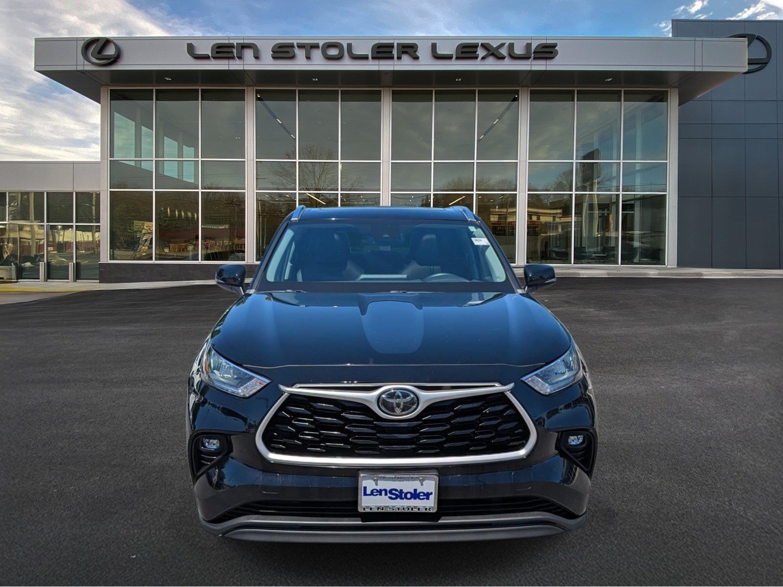 Used 2020 Toyota Highlander XLE AWD/4WD image 8