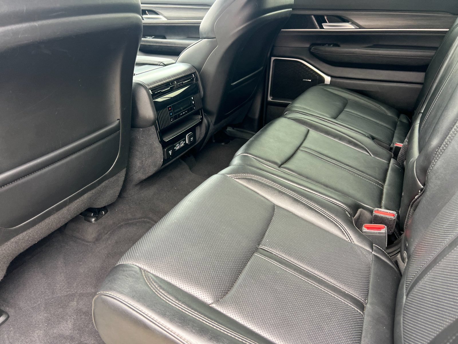 Used 2024 Jeep Wagoneer Series II w/ Flexible Seating Group RWD image 14