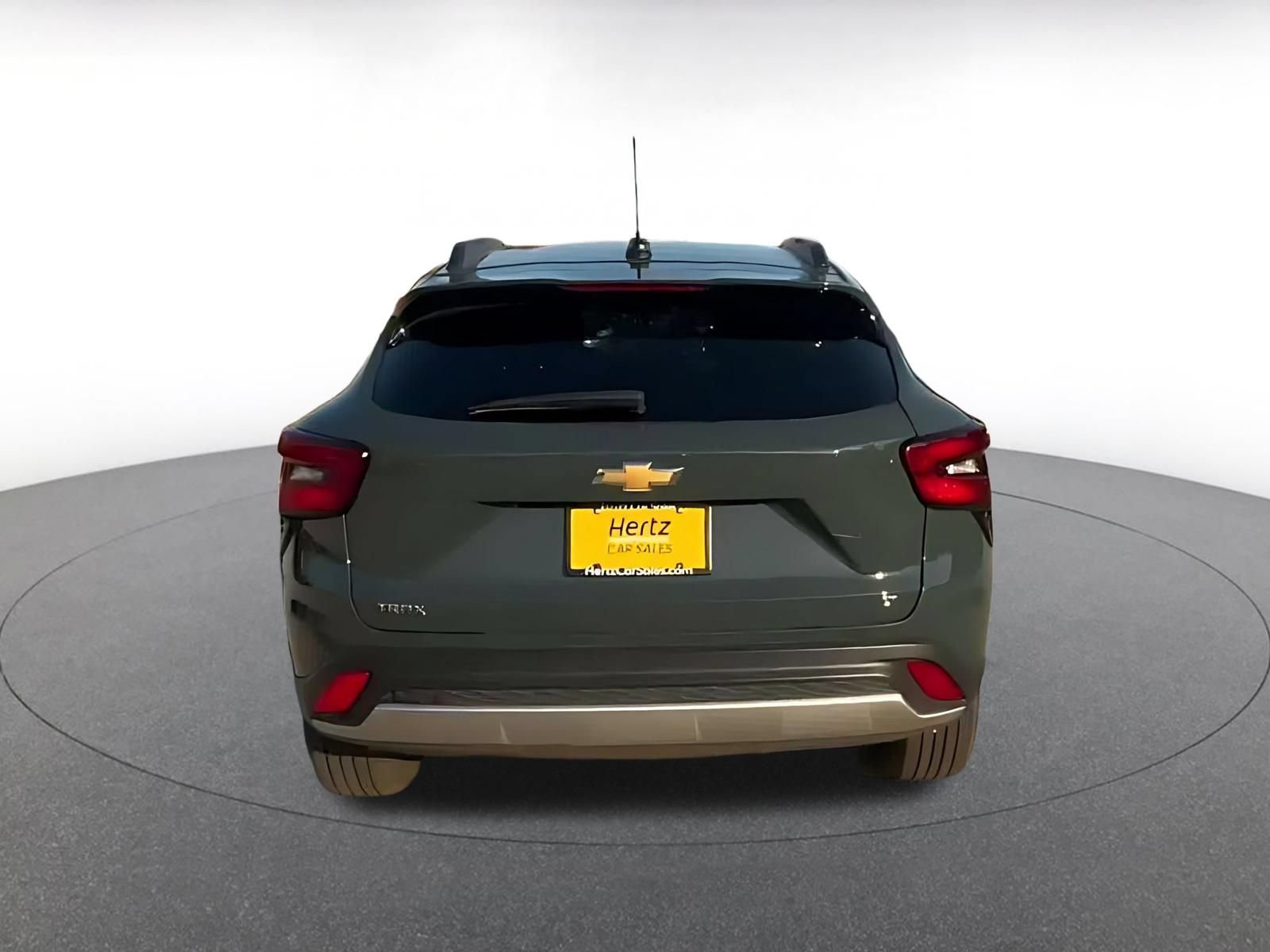 Used 2025 Chevrolet Trax LT w/ LT Convenience Package FWD image 12