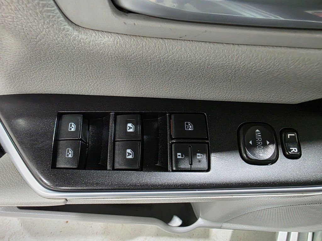 Used 2017 Toyota Camry SE image 17