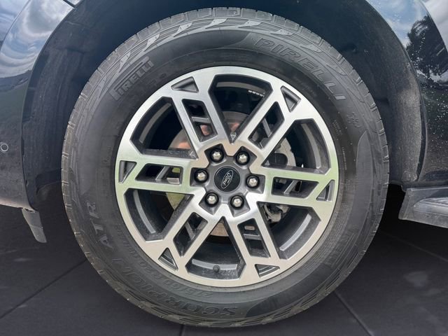 Used 2025 Ford Expedition Active AWD/4WD image 14