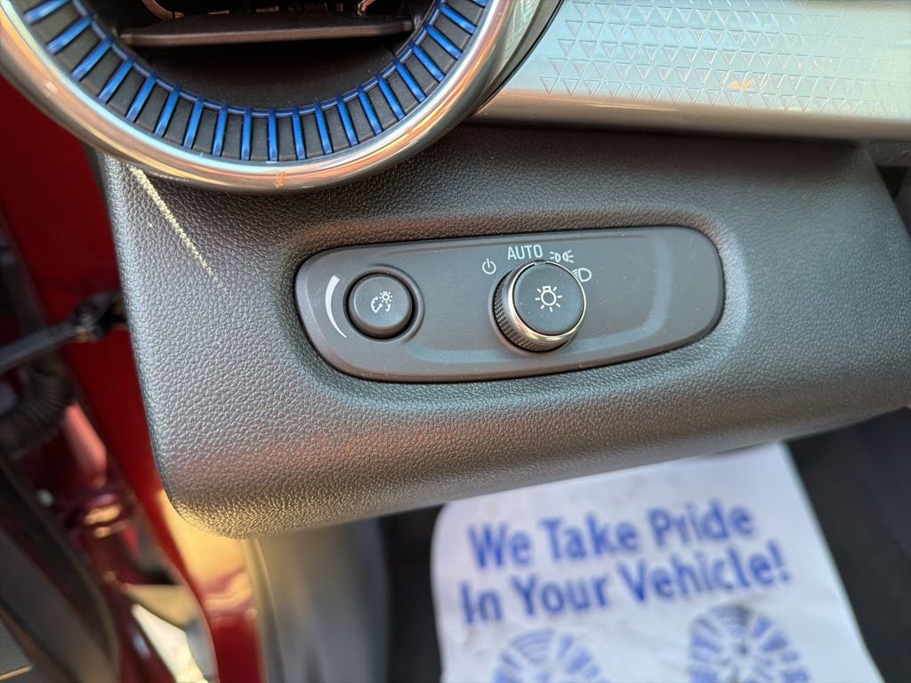 Used 2025 Chevrolet Trax LT image 18