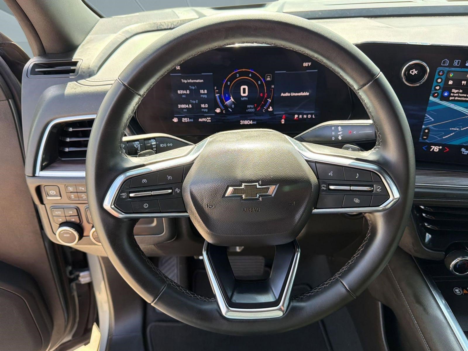 Used 2025 Chevrolet Suburban Z71 image 16