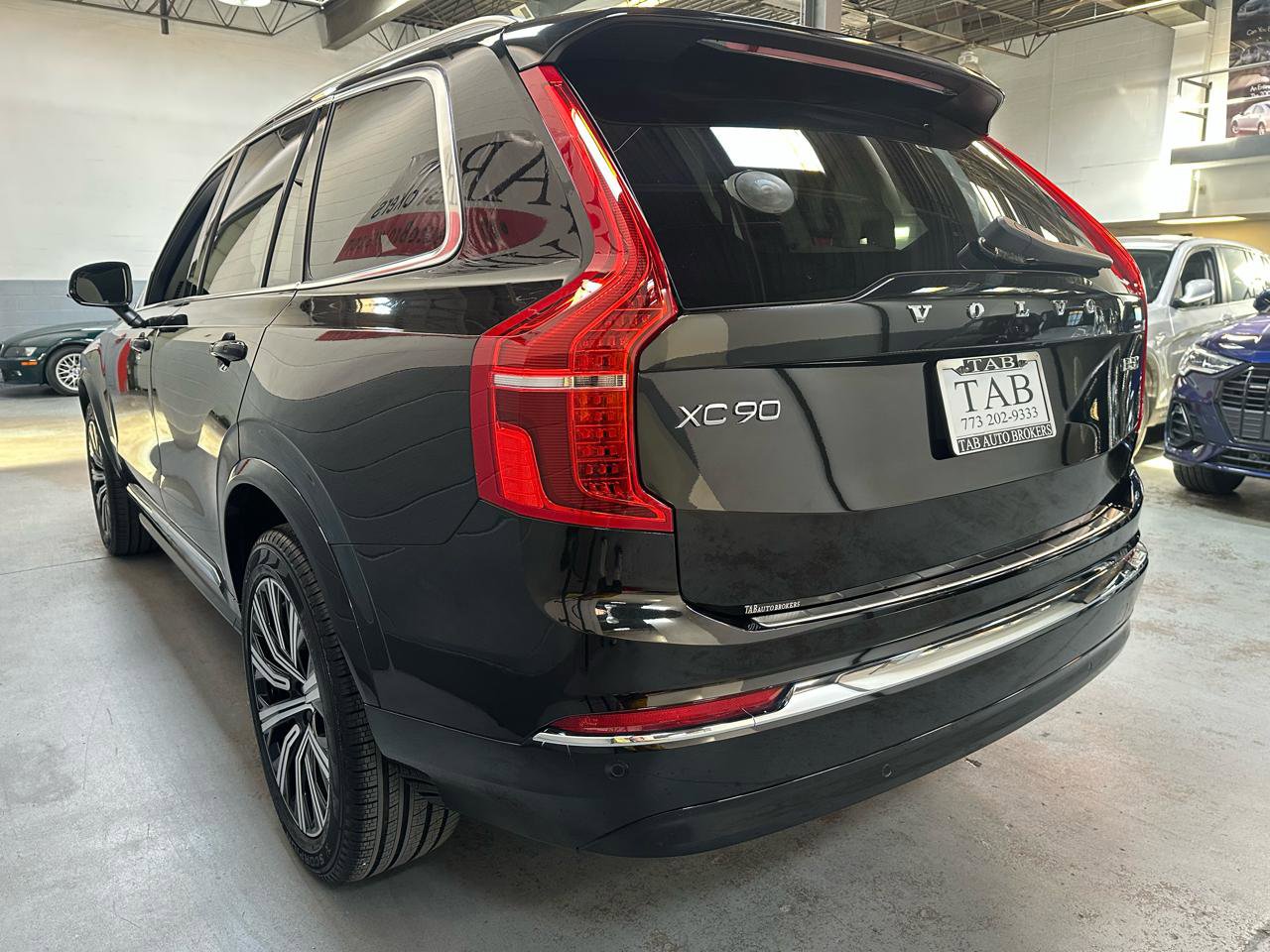 Used 2025 Volvo XC90 B5 Core w/ Protection Package Premier image 5