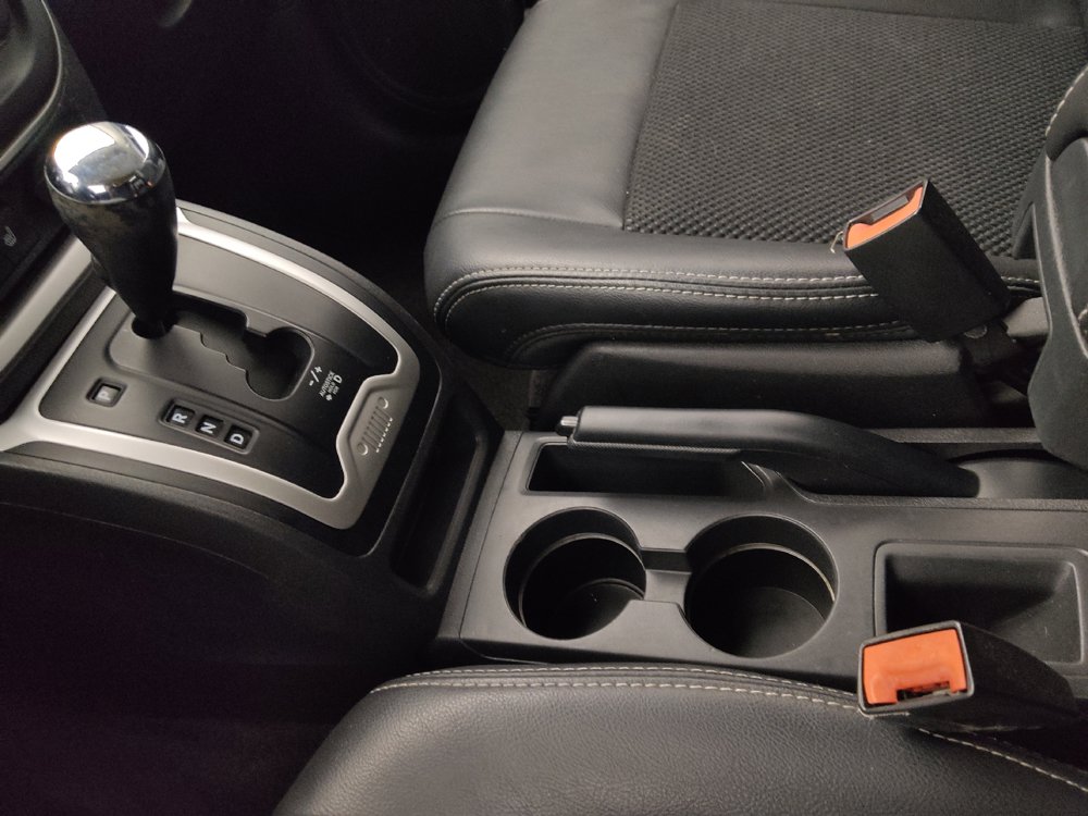 Used 2017 Jeep Compass Latitude FWD image 26