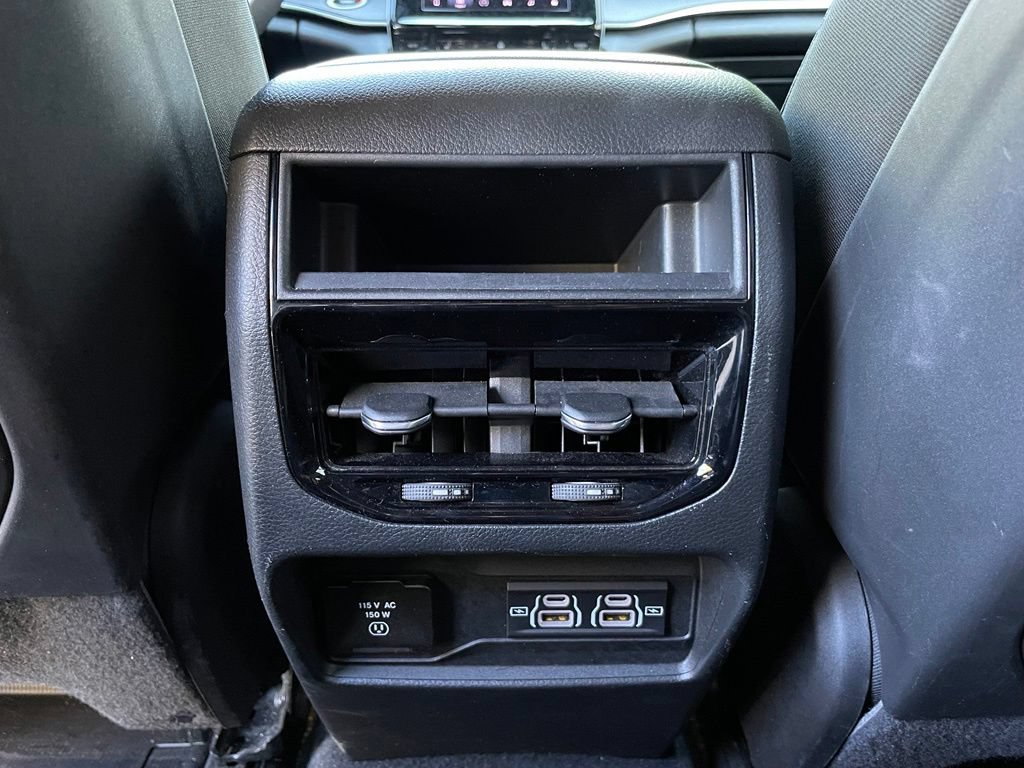 Used 2025 Jeep Grand Cherokee Altitude AWD/4WD image 28