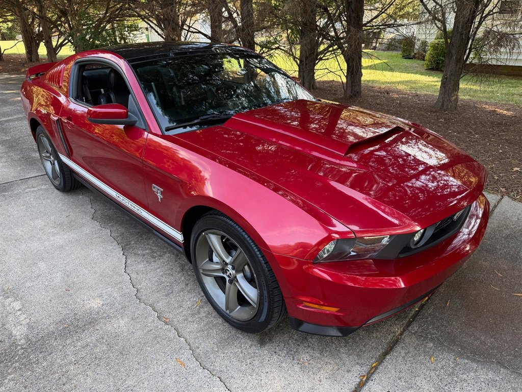 Used 2010 Ford Mustang GT Premium image 27