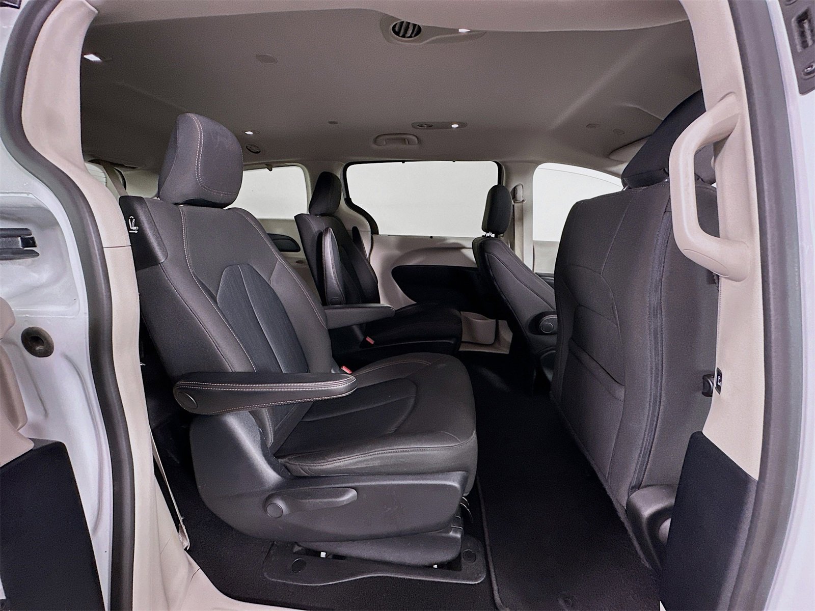 Used 2020 Chrysler Pacifica Touring image 26