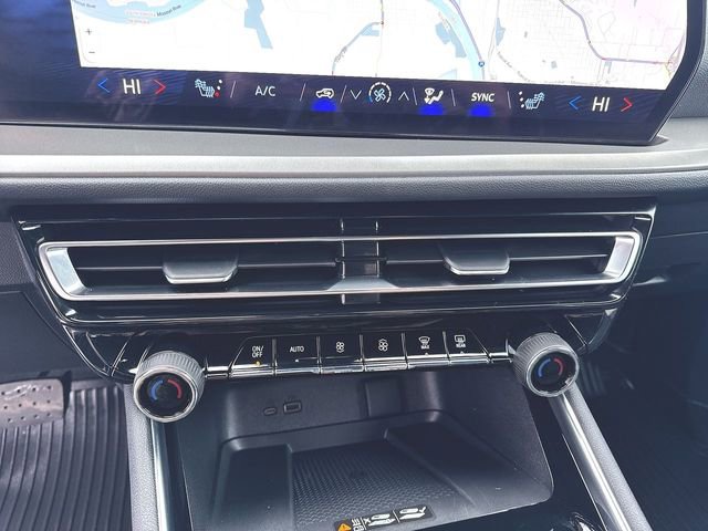 Certified 2025 Chevrolet Traverse LT w/ Driver Confidence Package image 18